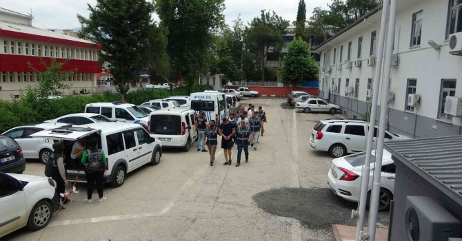 Sahte "iddaa" kuponuyla dolandırıcılık yapan 9 şüpheli adliyeye sevk edildi