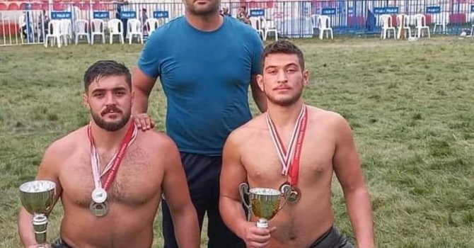 Aracıyla seyir halindeyken kalp krizi geçiren güreş hocası hayatını kaybetti