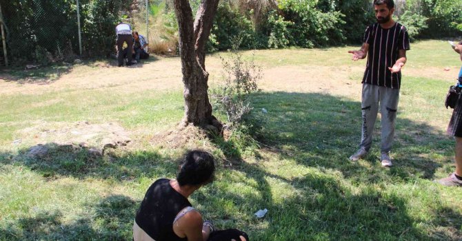 Sevgililerin kıskançlık kavgası, araya giren genci canından bezdirdi