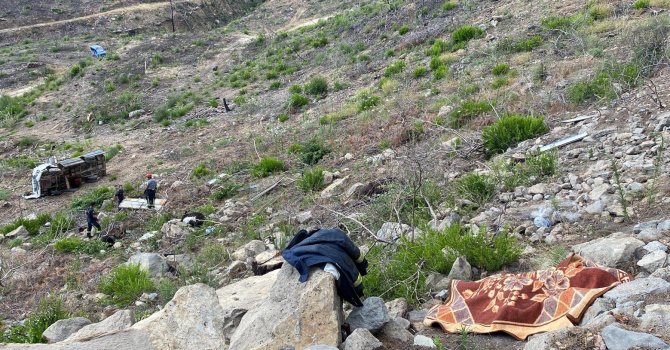 Yolda inek ölüsü ihbarı üzerine gelen ekipler erkek cesediyle karşılaştı