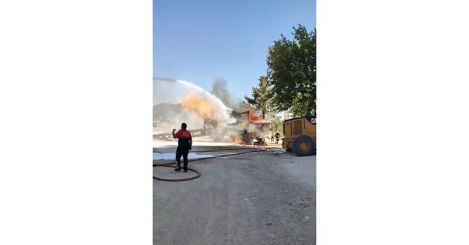 Isparta’da iş makinesi doğalgaz borusunu patlattı: 3 yaralı