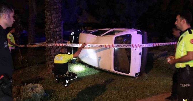 Emniyet kemeri takmayan genç sürücü aracın altında kalarak hayatını kaybetti