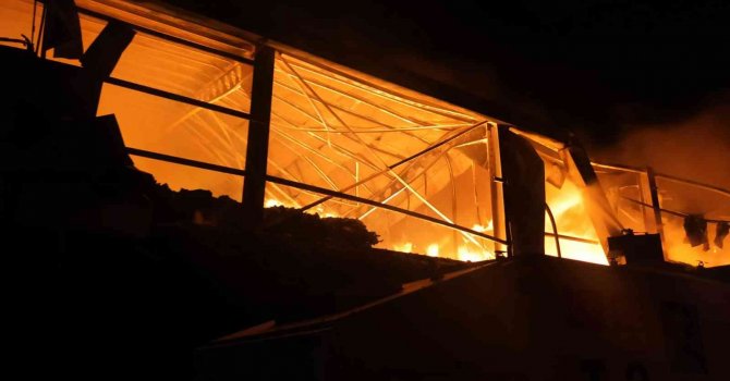 Kahramanmaraş’ta geri dönüşüm tesisinde yangın