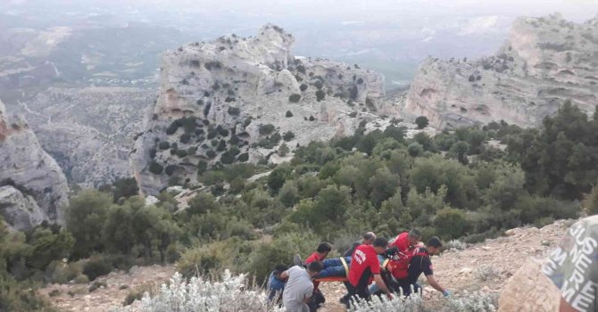 Uçuruma düşen motosikletin sürücüsü yaralandı