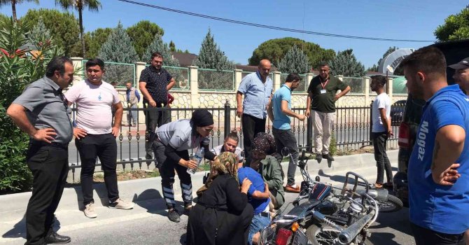 Motosiklet kazasında baba ve kızı yaralandı