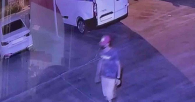 Rahat tavırlarla geldi, bir dakikada 10 bin TL’lik motoru çaldı