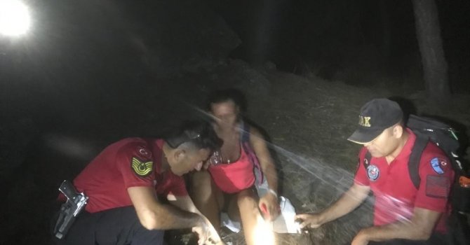 Ayağı burkulunca ormanda mahsur kalan turistin imdadına jandarma yetişti