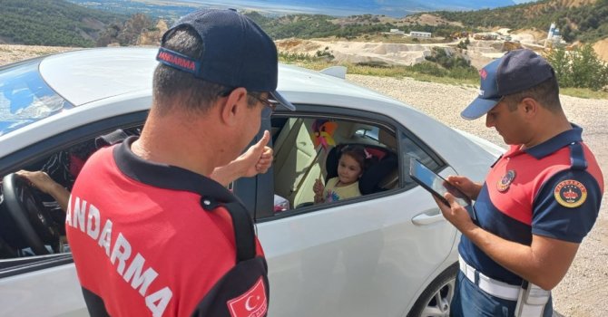 Burdur’da jandarma ekiplerinden trafik denetimi
