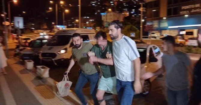 Markette tartıştığı ortağını boğazından bıçaklayarak öldürdü