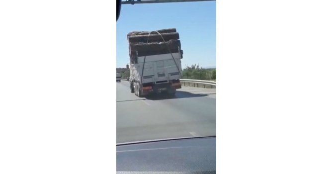 Tehlikeyi sezen sürücüler kayda girip uyardı, kaçınılmaz son gecikmedi