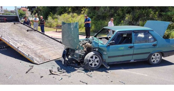 Manavgat’ta alkollü sürücünün trafik kazası: 2 yaralı