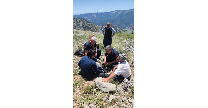 Kayalıklardan düşen vatandaşı kurtarmak için seferber oldular