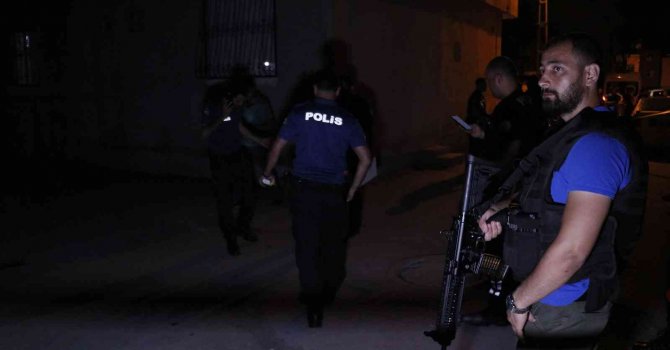 Çocukların kavgasına müdahale eden komşular silahlı kavgaya tutuştu: 6 yaralı