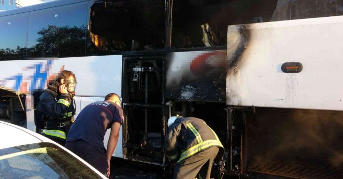 Antalya’da park halindeki boş yolcu otobüsünde yangın