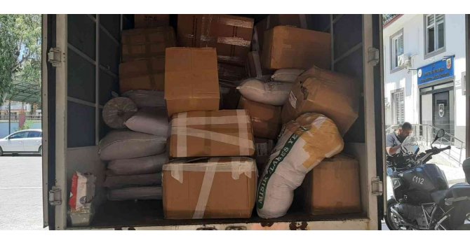 Kargo ile gelen kaçak ürünler alıcılarına ulaşamadan jandarmaya takıldı