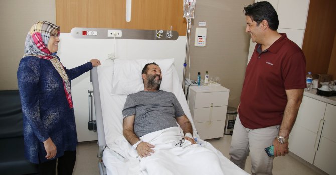 Başkan Genç, tedavi gören zabıta memurunu ziyaret etti