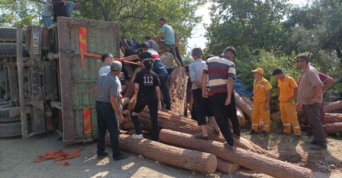 Kahramanmaraş’ta tomruk yüklü kamyon devrildi: 1 ölü, 2 yaralı