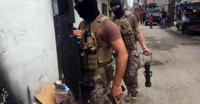 Komşusunun evini yaktı, kendini yakmak istedi, özel harekat operasyonuyla yakalandı