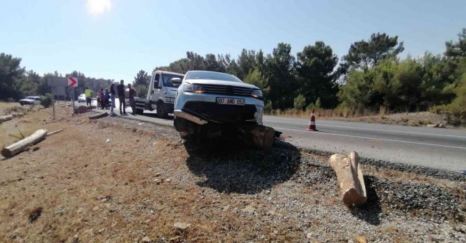 Alkollü sürücü tomruk kamyonuyla karayolunu savaş alanına çevirdi