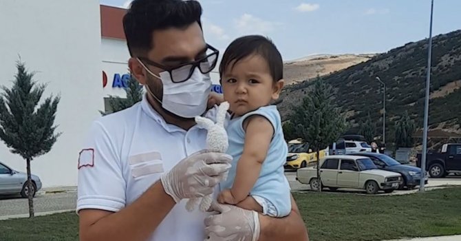 Elini akrep sokan 8 aylık Muhammed için sağlık ekipleri zamanla yarıştı