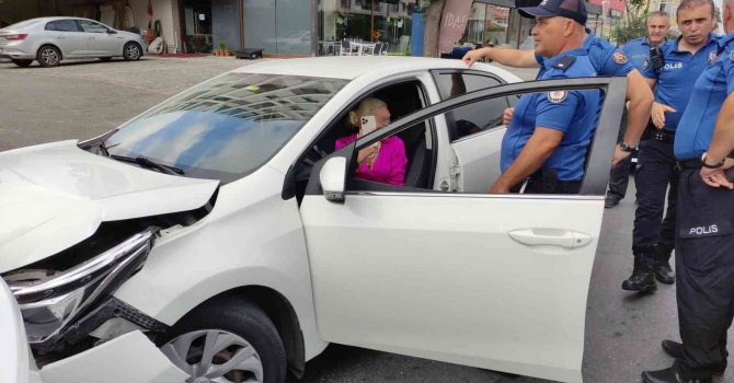 Polisi çileden çıkaran alkollü turistin yaptığı yanına kalmadı
