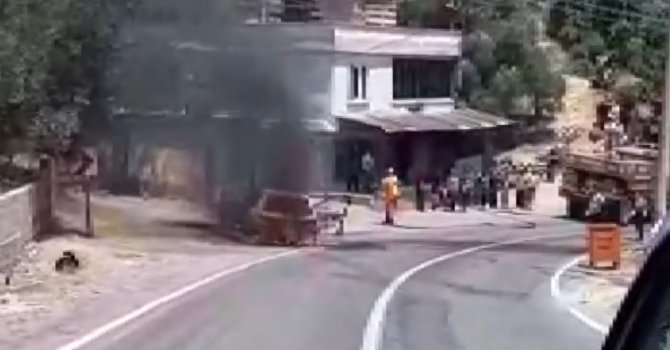 Otomobil alev alev yandı