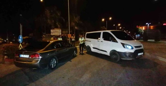 Kaza yapan ehliyetsiz sürücü aracı bırakıp kayıplara karıştı: 1 yaralı