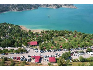 Binlerce vatandaş Menzelet Mesire Alanı’na akın etti