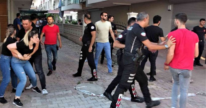 Yeğenlerini ve kardeşini rehin aldı, linç edilmekten polis kurtardı