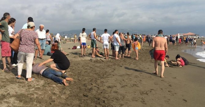 Hatay’da 5 kişi boğulma tehlikesi geçirdi