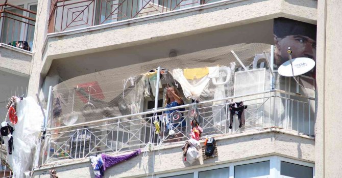 Genç kadın yaptıklarıyla mahalleliyi canından bezdirdi