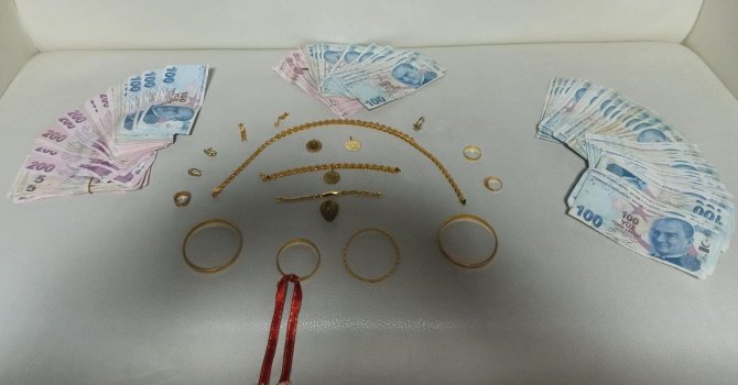 Çaldığı kasayla birlikte yakalandı