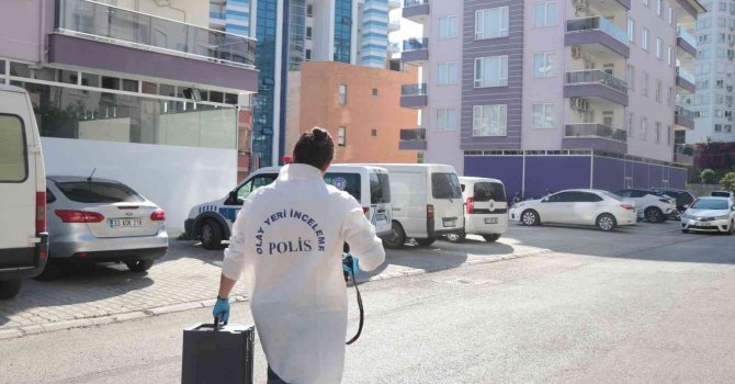 Genç kız babasının evinde ölü bulundu