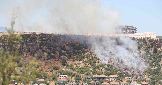 Antalya’da makilik alanda çıkan yangın kontrol altına alındı