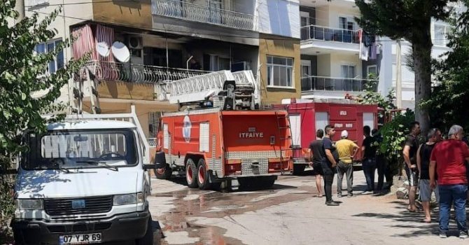 Yangında mahsur kalan 3 çocuk itfaiye ekipleri tarafından kurtarıldı