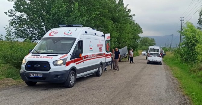 Takla atan otomobilin sürücüsü yaralandı