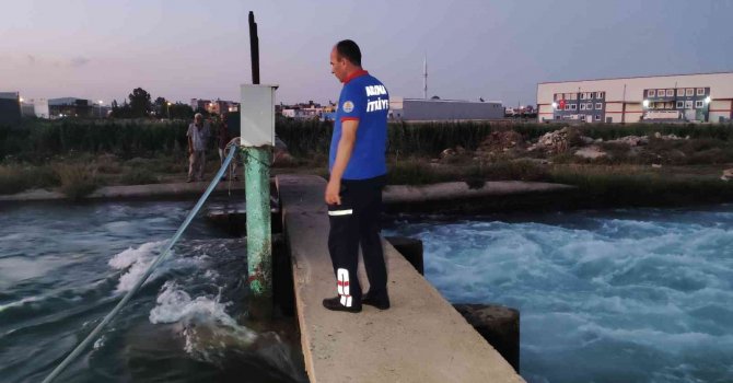 Serinlemek için girdiği sulama kanalında kayboldu