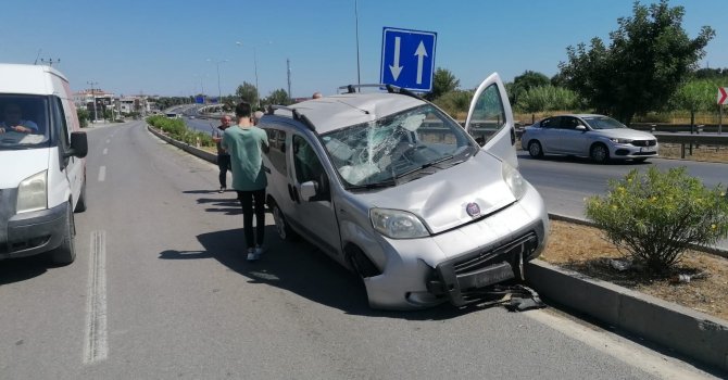 Tabelaları yıkıp refüje çıktı
