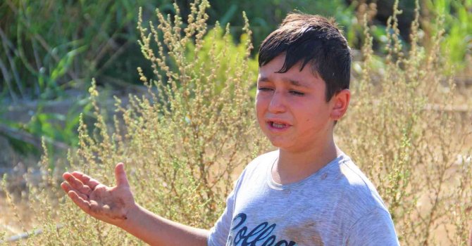 Alevlerin seralara yaklaştığını gören 11 yaşındaki Berat gözyaşlarına boğuldu