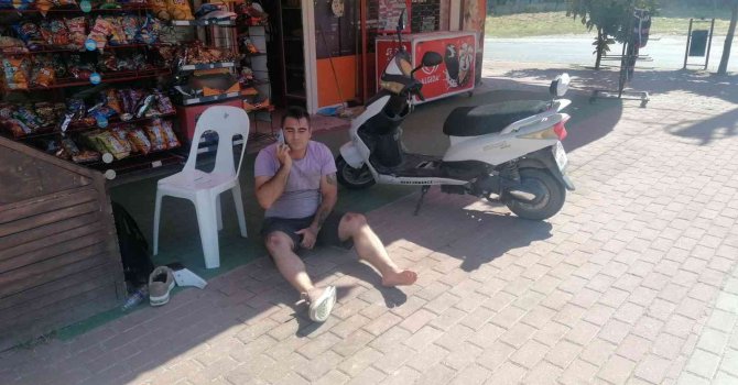 Çarpıştığı otomobil sürücüsüyle helalleşip tek başına ambulansı bekledi