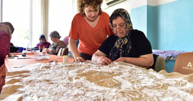 AKMEK’in el sanatları kurslarına yoğun ilgi
