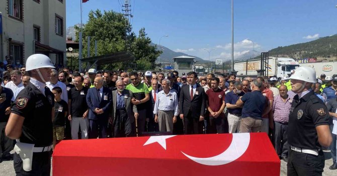 Kazada hayatını kaybeden trafik polisi son yolculuğuna uğurlandı
