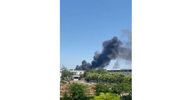 Antalya OSB’de plastik fabrikasında yangın