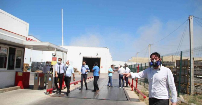 Antalya’da plastik inşaat malzemeleri üreten fabrikadaki yangın korkuttu