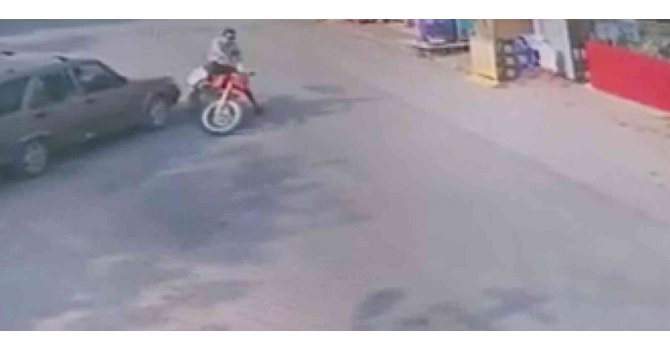 Mersin’de motosiklet kazaları güvenlik kameralarına yansıdı