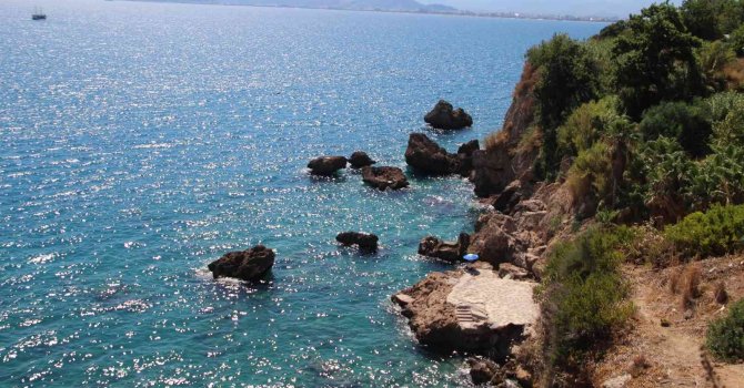 Evinden hava almak için çıkan kadının falezlerde cesedi bulundu