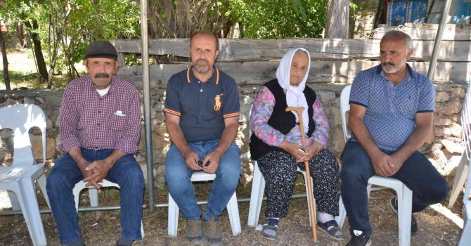 Yaşlı kadını arama çalışmalarına skorsky tipi helikopter de dâhil oldu