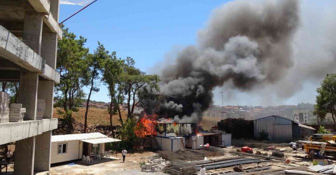 Antalya’da şantiye yatakhanesindeki korkutan yangın