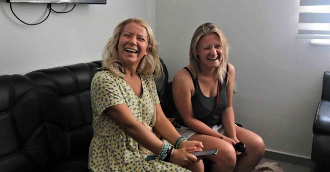 Rus turist takside unuttuğu telefona bir saat içinde ulaştı