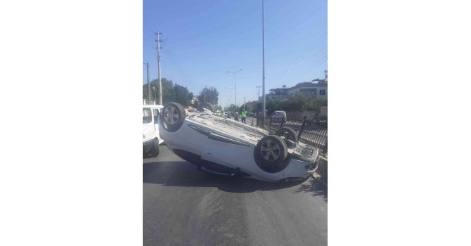 Direksiyon hakimiyeti kaybolan otomobil takla attı: 2 yaralı
